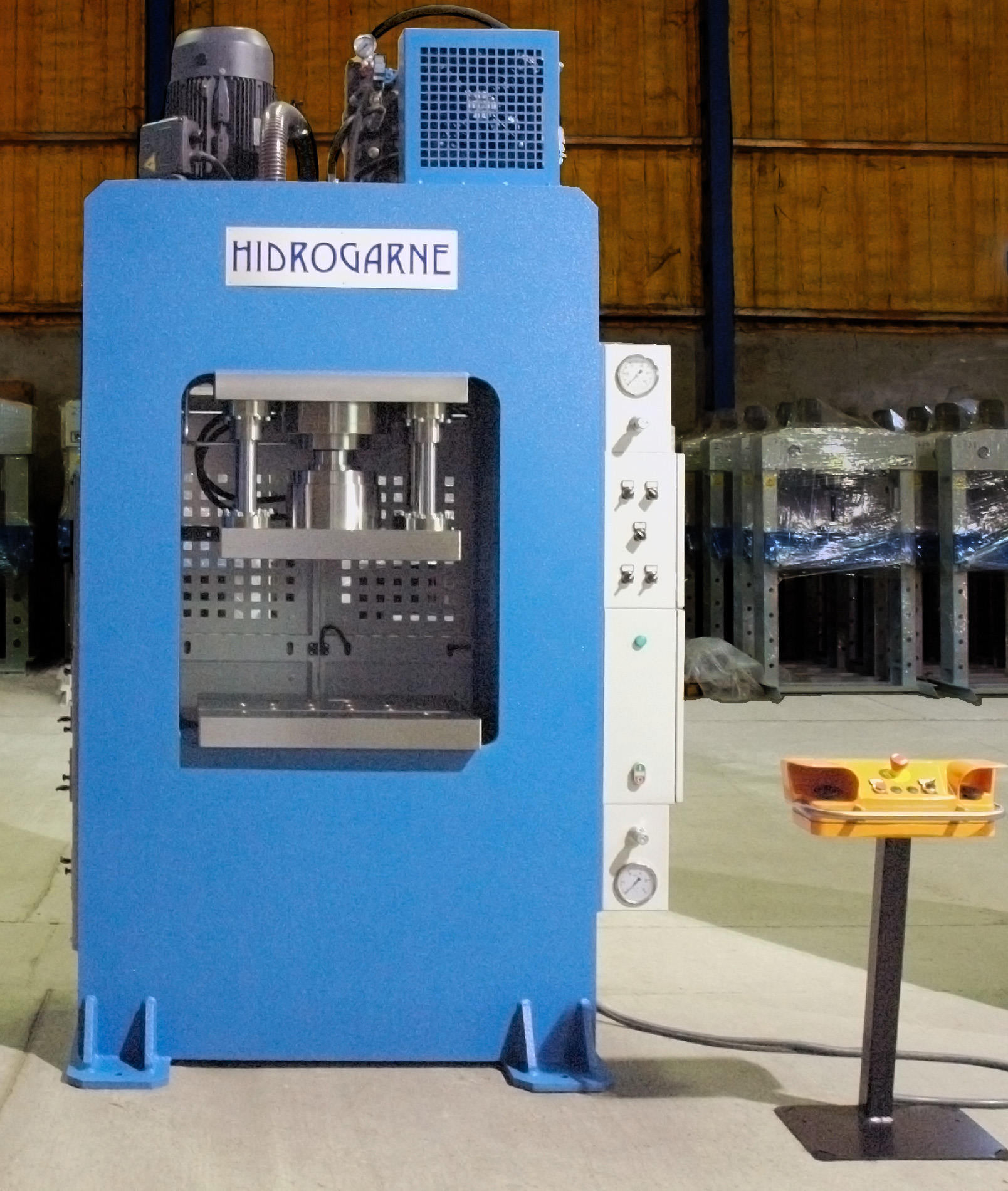 Presse hydraulique motorisée à 4 colonnes MV-80 tonnes HIDROGARNE - PRO-Dis  - Machines Outils & Solutions Industrielles